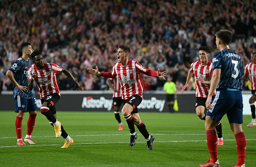  阿森纳险胜布伦特福德，厄德高制胜  