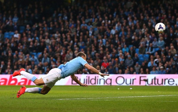  曼城绝杀利物浦，阿圭罗替补建功  