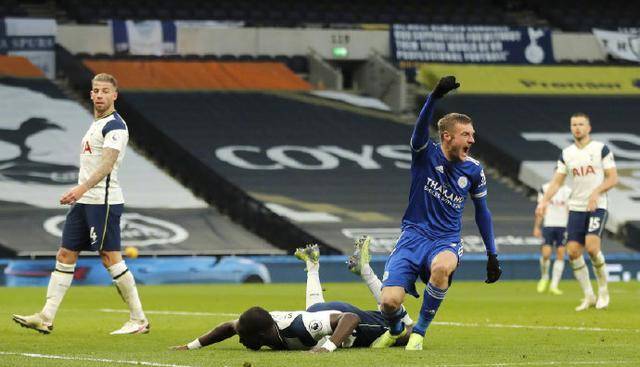  热刺防线漏洞频出，罗梅罗失误送致命球  