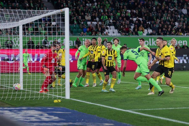  狼堡主场零封拜仁终结对手十九连胜  